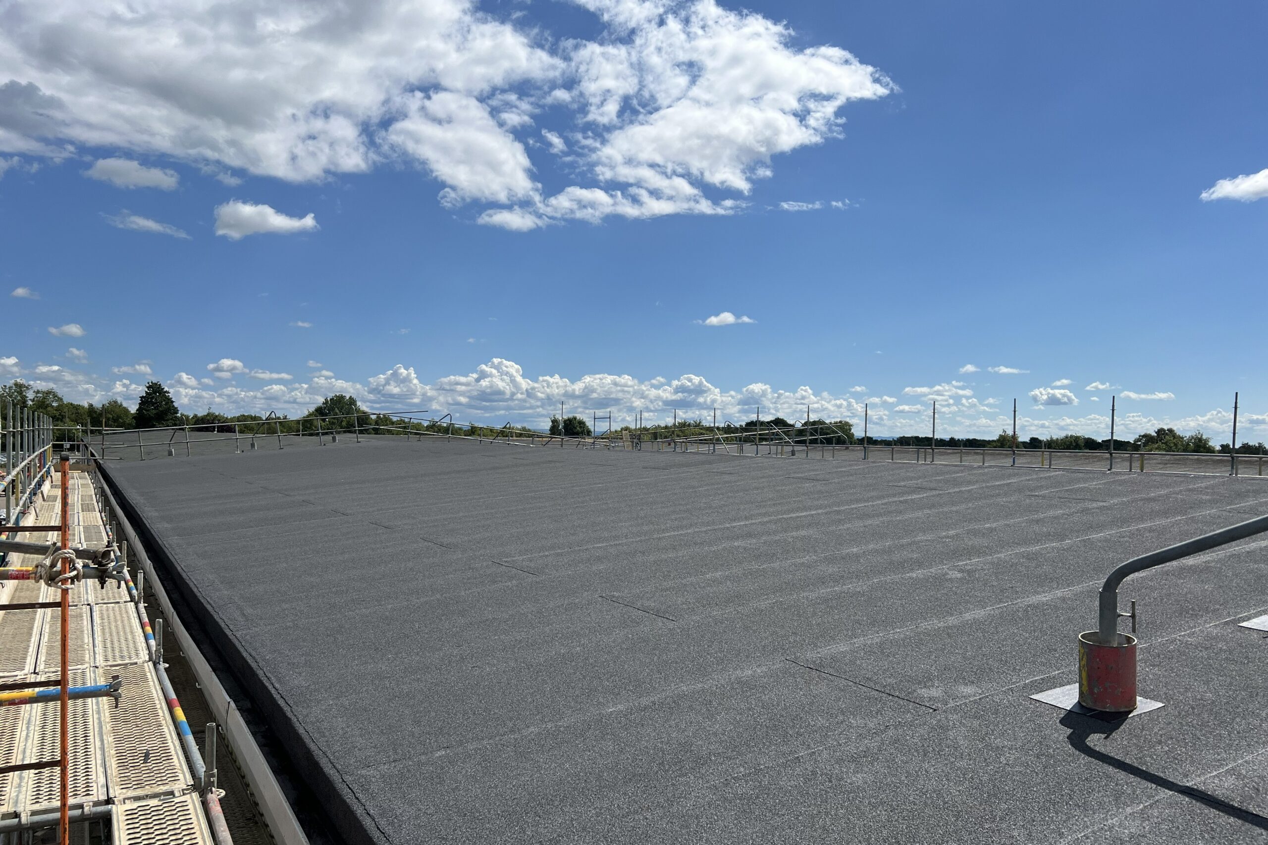 How UK Heatwaves Impact Office Roofs and Building Performance