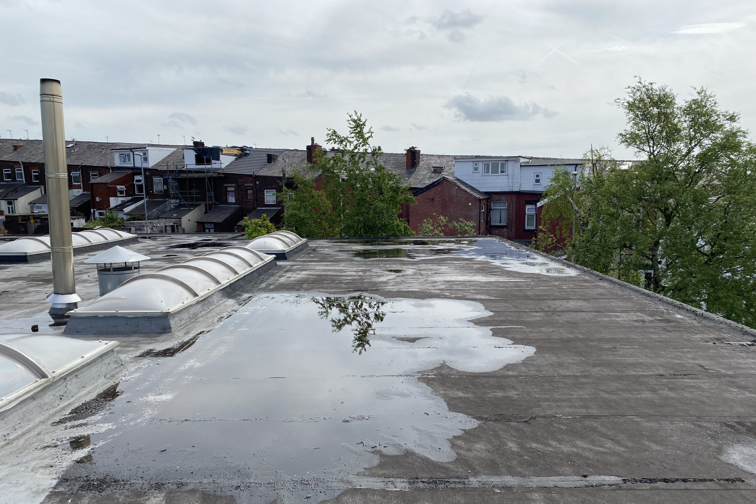 Ponding Water on a Flat Roof: Causes, Risks & Solutions